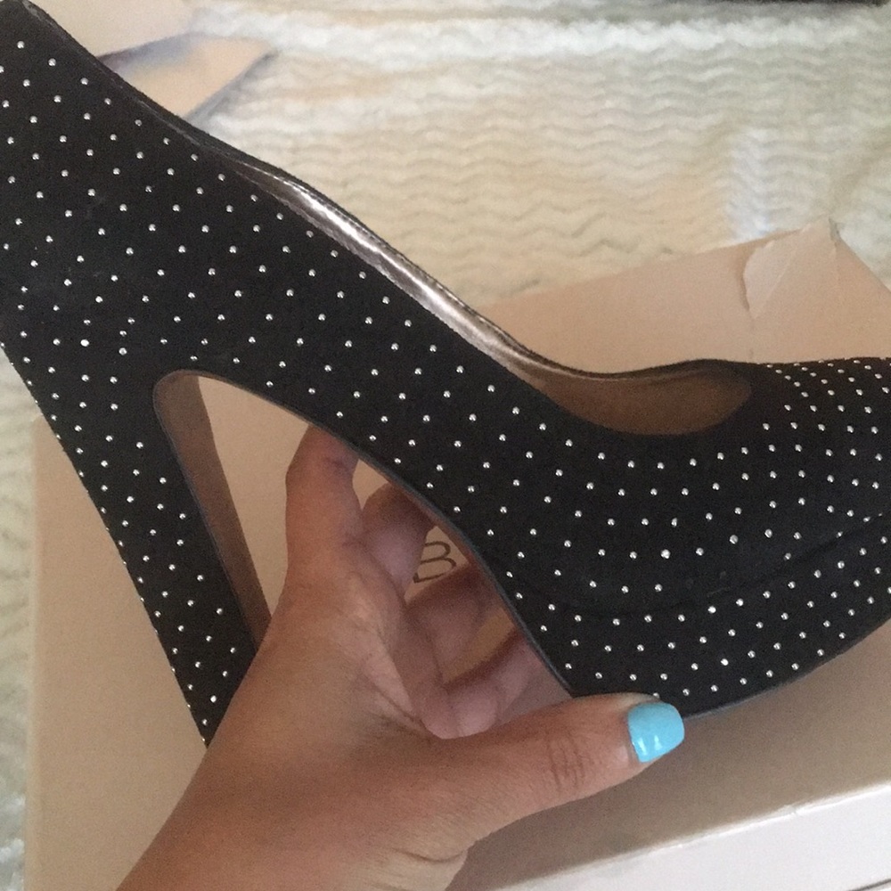 Shoes - Picture 5 of 8
